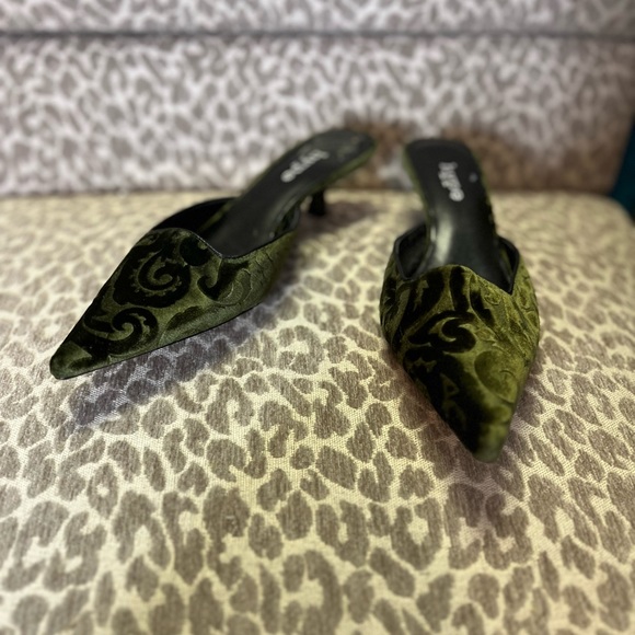 Shoes - Picture 2 of 4